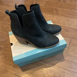 Tom’s Everly Cut-Out Leather Boot. Black size 7.